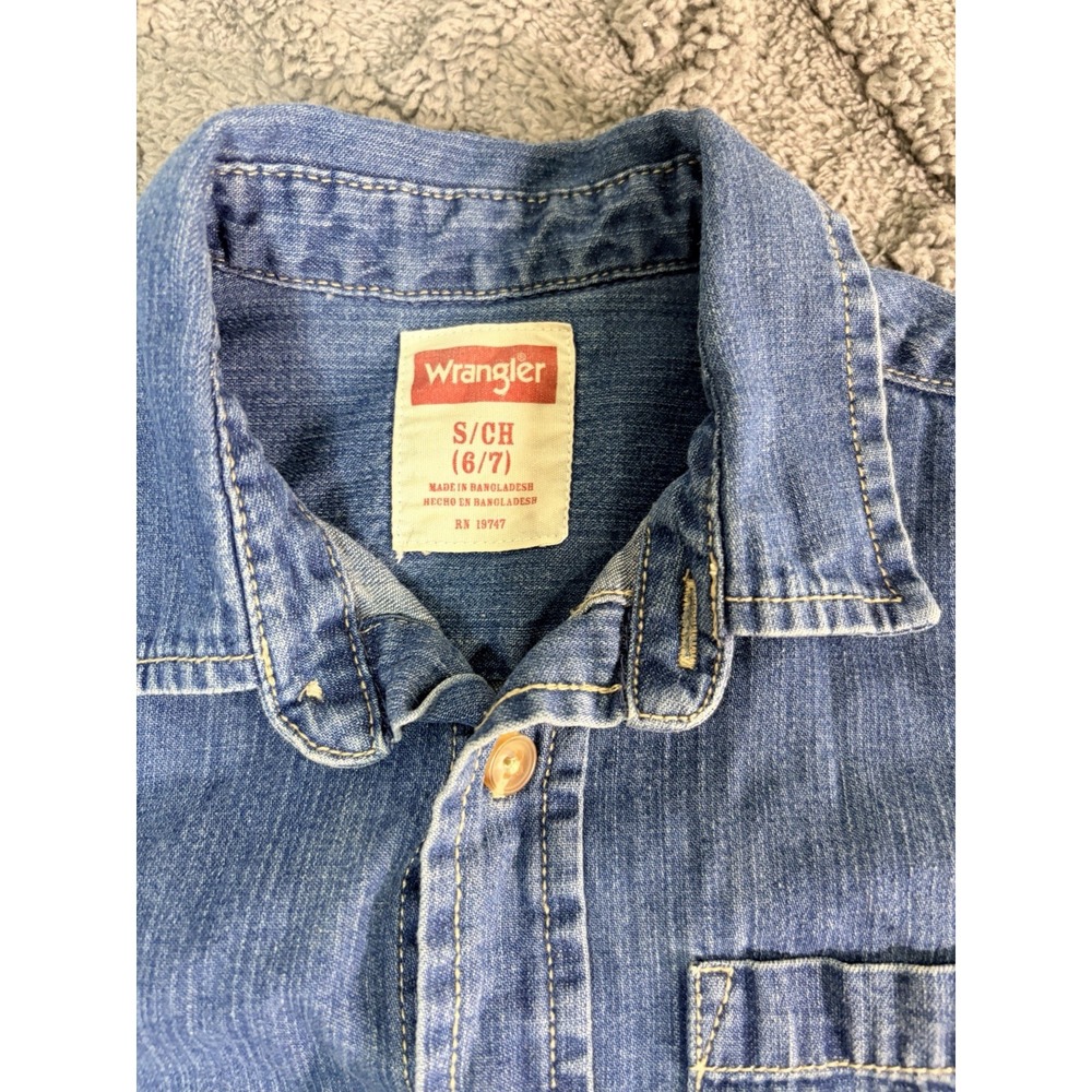 Wrangler Jeans Co Boys Blue Jeans Long Sleeve Button-Down Shirt Size S (6/7) - Picture 2 of 4